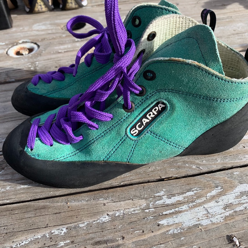 Scarpa Green Suede Climbing Shoes with Purple Laces